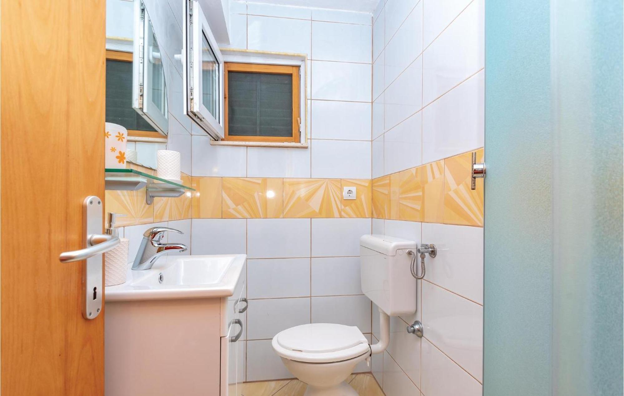 Lovely Apartment In Osobljava With Wifi Osobjava Exterior photo
